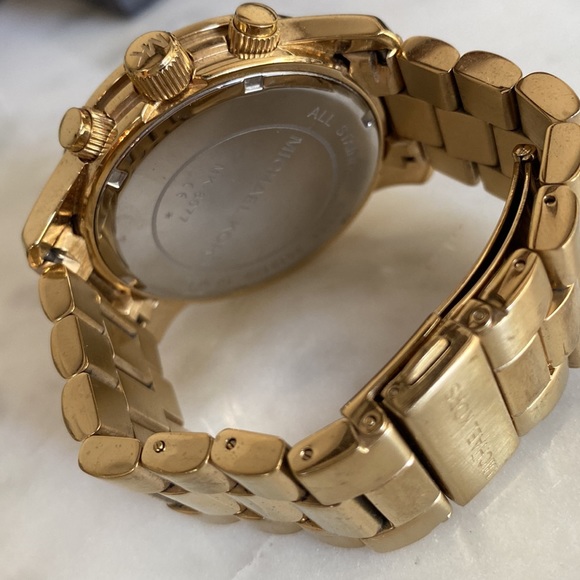 Michael Kors Oversized Women’s Watch - Picture 7 of 8